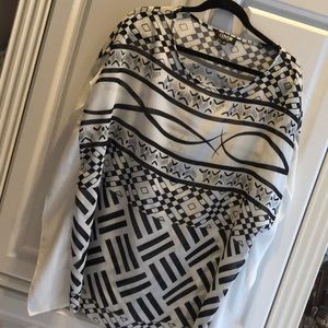 💄Coveri Sheer tunic tapered butterfly abstract print flattering blouse